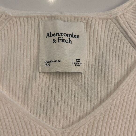 Abercrombie cream Puff Sleeve Sweater - Picture 3 of 3